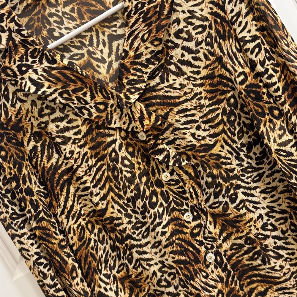 ✨Escada 100% Silk Leopard 🐆 Blouse✨ - Picture 7 of 7